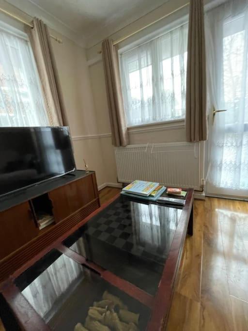 Spacious Bungalow In London, Near Central London, The Excel Centre And The O2, Ideal For Families Exteriör bild